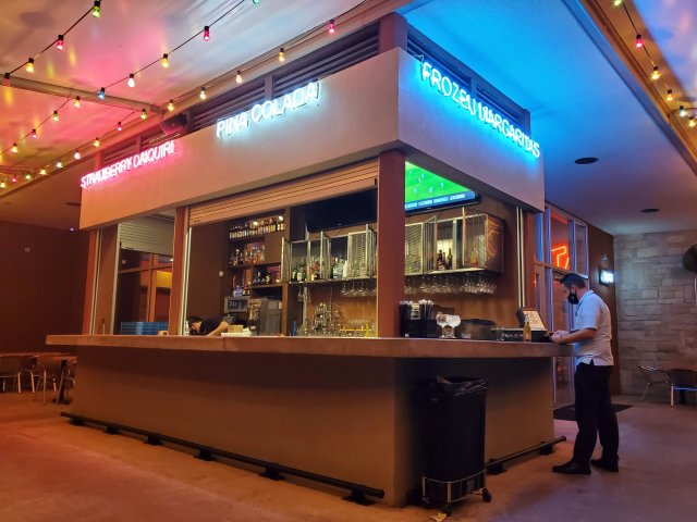 La Gloria - (San Antonio - La Cantera Parkway)