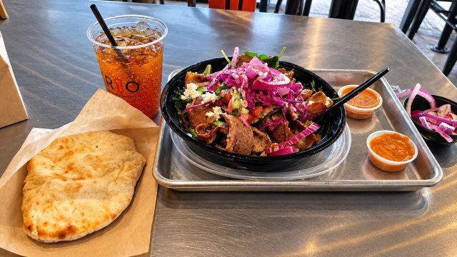Gyro Bowl w Pita & Sauces