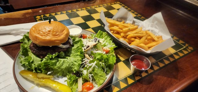 Saucer Burger