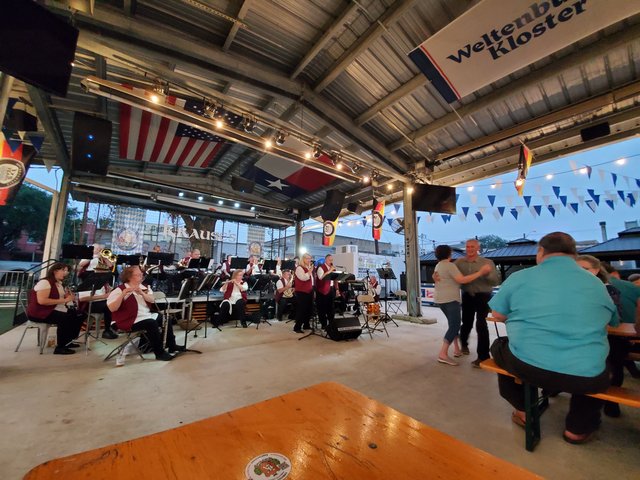 Live Band