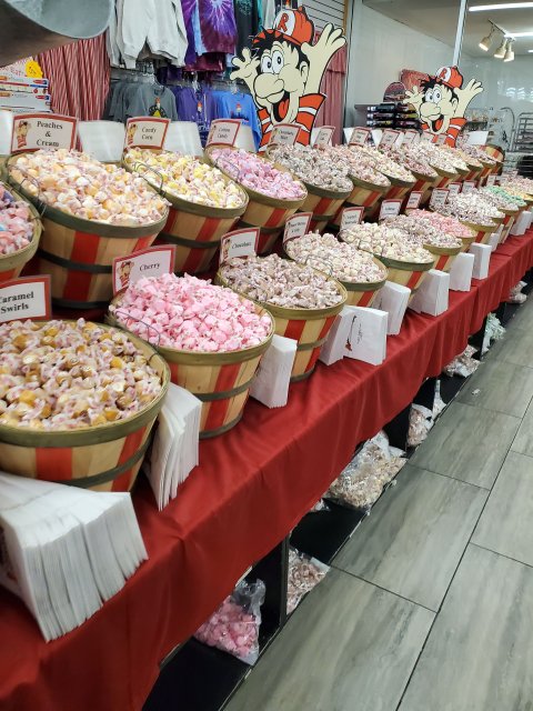 Cinnamon Swirl Taffy