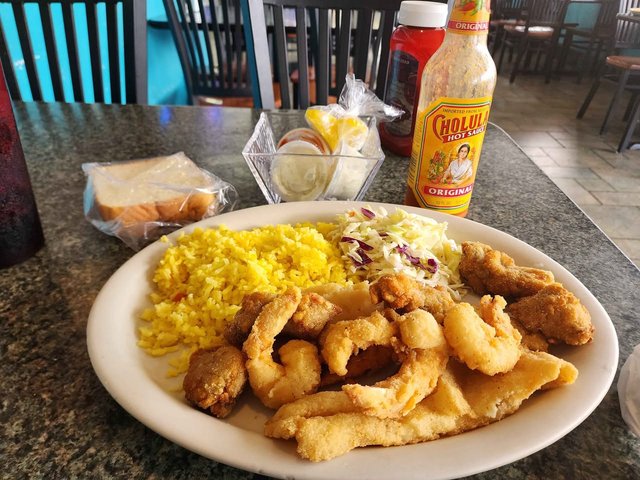 Fish Shrimp & Oyster Combo w Coleslaw & Rice