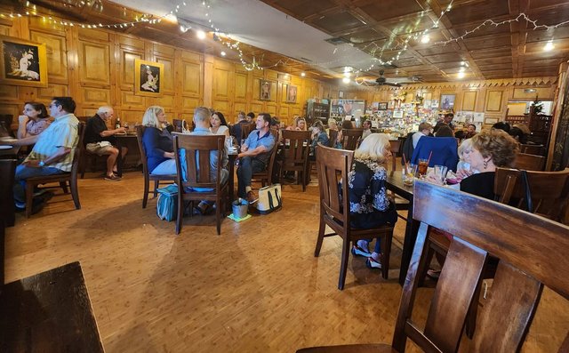 Thai Dee Dining Area