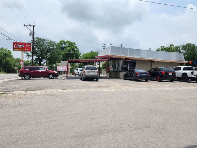 Che's Chicken - Location