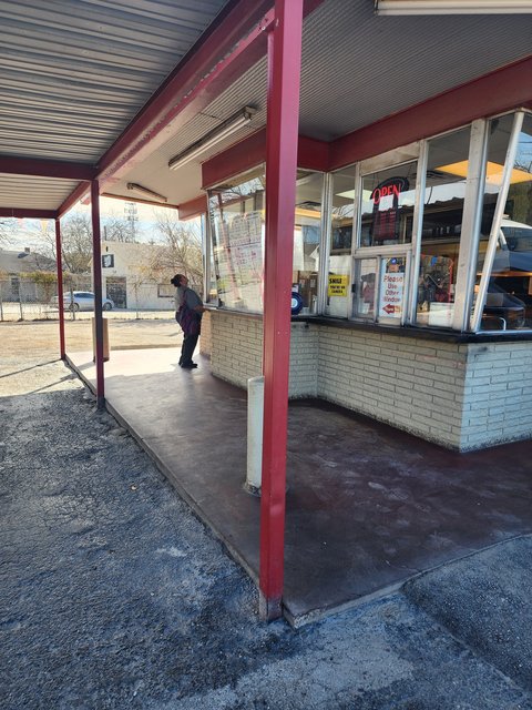 Che's Chicken - Order Window