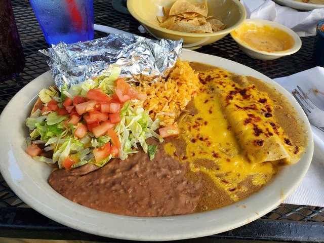 Anthony Combo (Chalupa, Fajitas, & Cheese Enchiladas) Rice & Beans $13