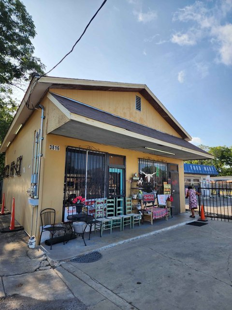 Pepes Barbacoa - Storefront