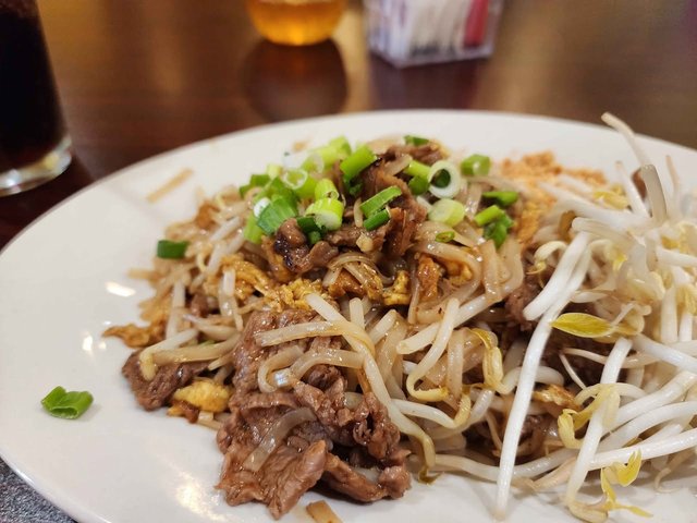 Thai Restaurant - Lunch Special Beef Pad Thai