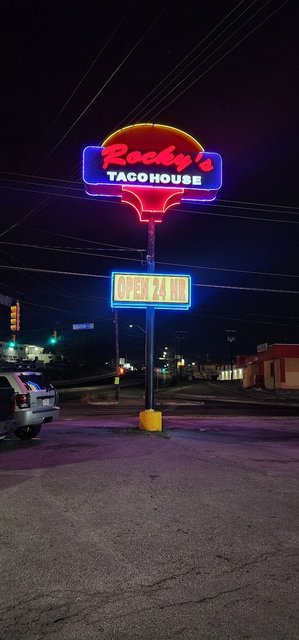 Rockys - Signage