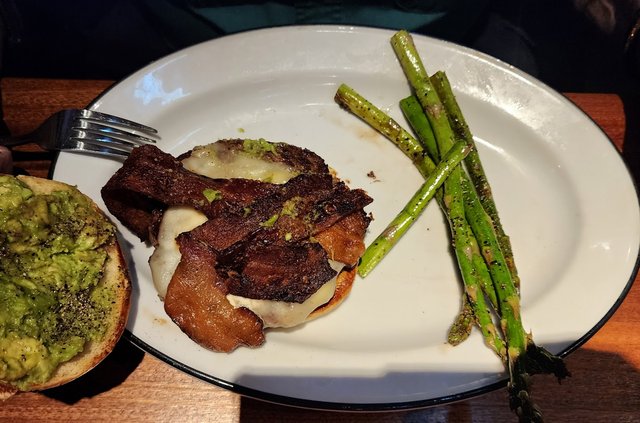 Avocado Burger with Grilled Asparagus