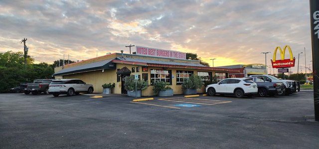 Chesters Hamburgers - Storefront