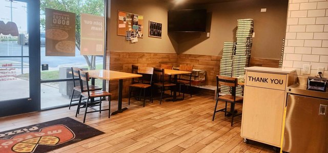 Marcos Pizza - Dining Area