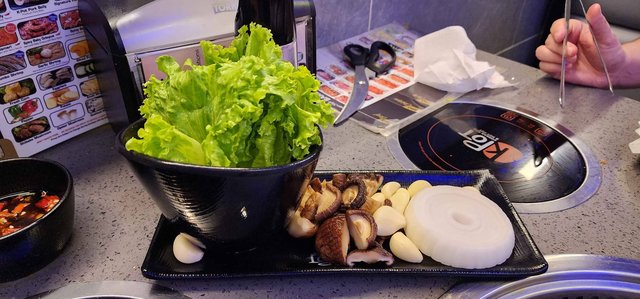Lettuce, Garlic & Onion for grill seasoning & cooking.