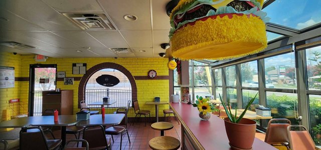 Hill-Berts Hamburgers - Dining Area