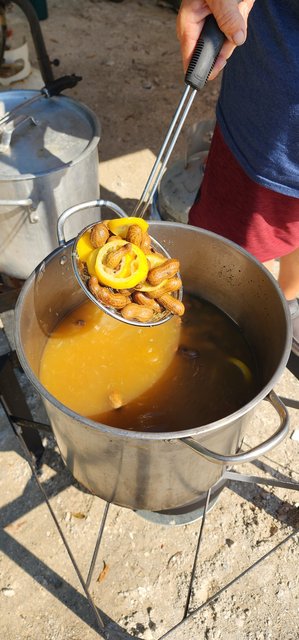 Lemon Pepper Boiled Peanuts