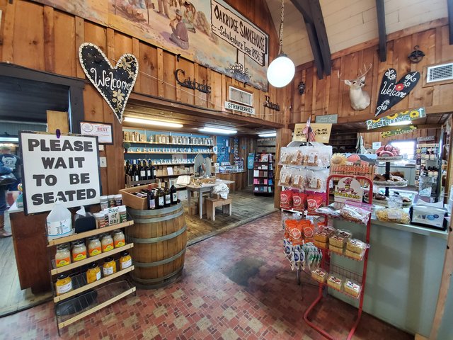 Oakridge Smokehouse Restaurant