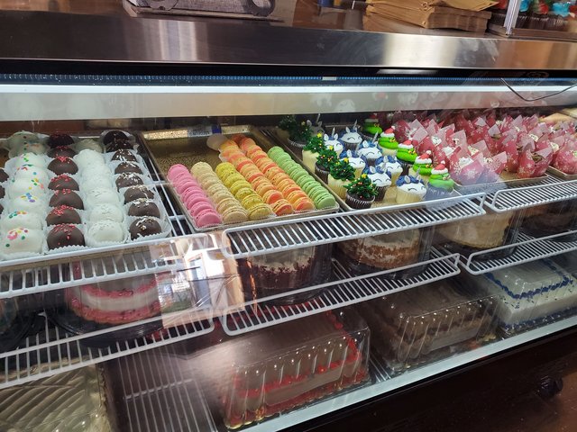 Macaroons, Cupcakes & Cakes