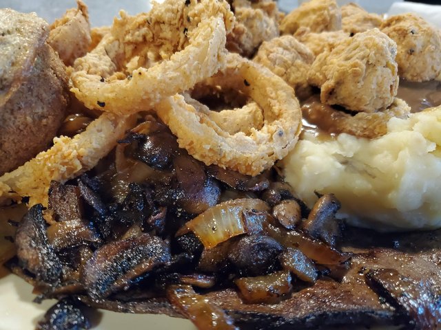 Liver & Onions, Fried Mushrooms, Mashed Potatoes