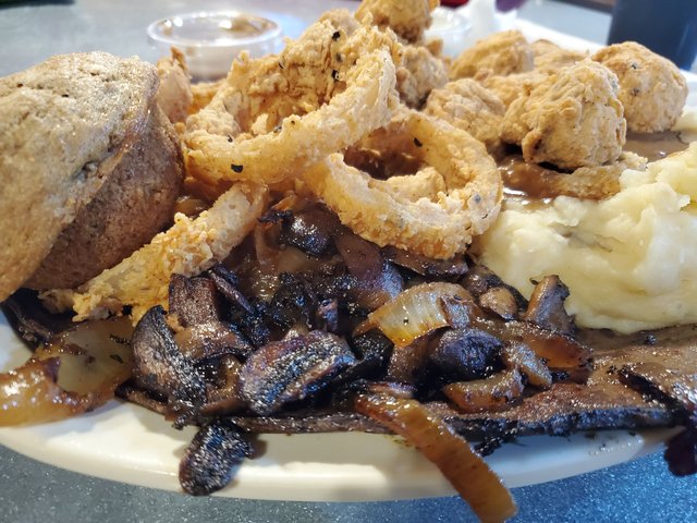 Liver & Onions, Fried Mushrooms, Mashed Potatoes