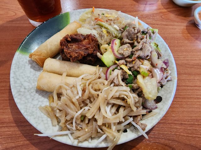 Buffet Plate - Pad Thai, Yum Na, Fried Pork, Spring Rolls, Woonsen
