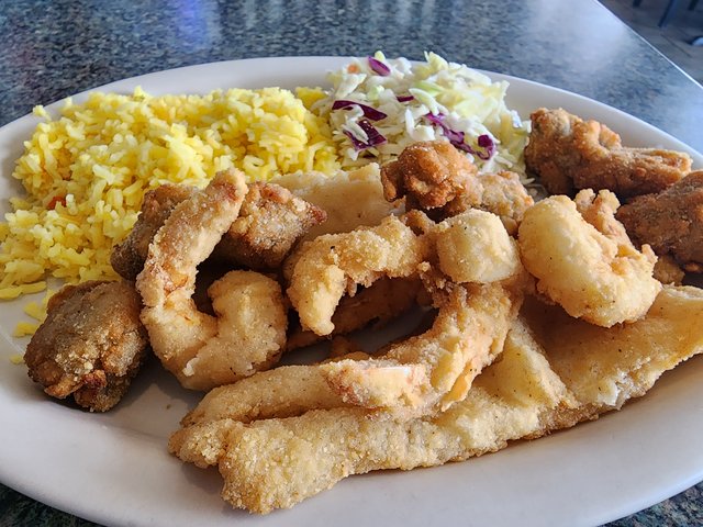 Fish Shrimp & Oyster Combo w Coleslaw & Rice