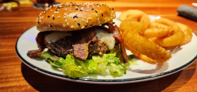 Devils Den Burger