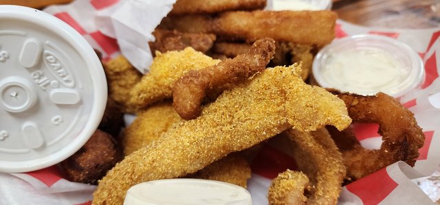 5 Piece Catfish & Onion Rings